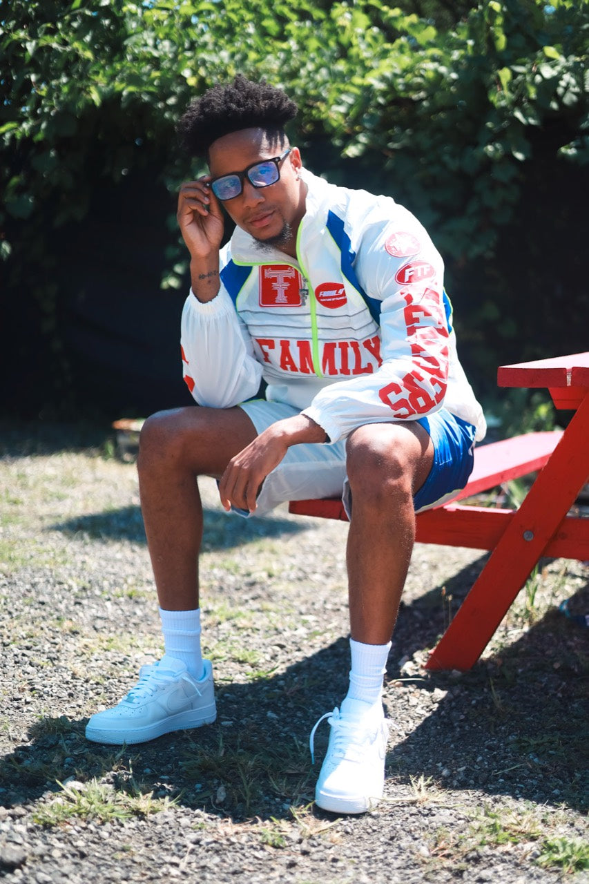 JC-26 Family Windbreaker Set Off White Blue seated look